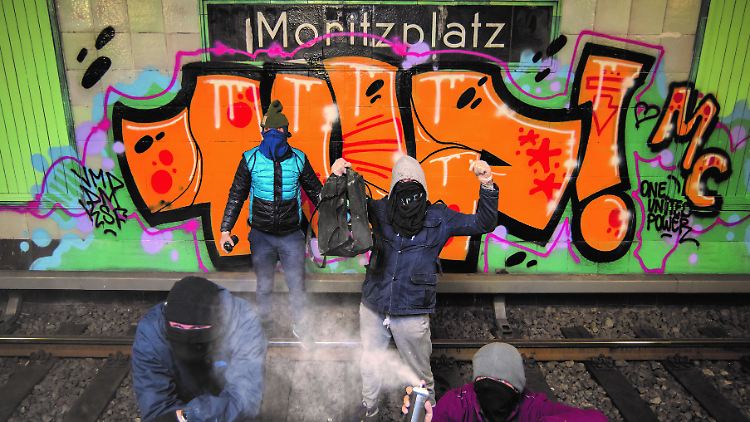 Teamarbeit und Freundschaft prägen die Graffitiszene.