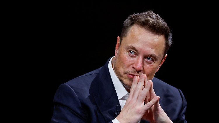 Sein Vater nannte ihn einen Schwachkopf: Elon Musk durchlebte eine schwere Kindheit.