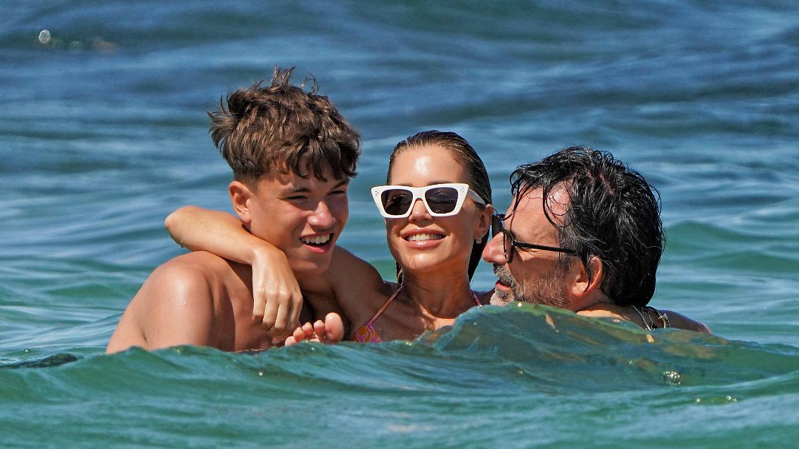 Damian van der Vaart (l.) beim Urlaub mit seiner Mutter im Jahr 2022.
