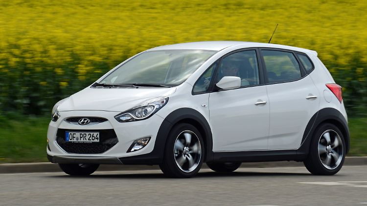 2014 legte Hyundai das Sondermodell "Crossline" mit schwarzer Kunststoffbeplankung auf.