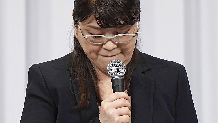 Die Chefin der größten und erfolgreichsten Agentur japanischer Boybands, Julie Fujishima, räumte ein, dass ihr Vorgänger Johnny Kitagawa Minderjährige sexuell missbraucht habe.