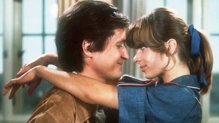 Nastassja Kinski als Schülerin Sina und Christian Quadflieg als ihr Lehrer Helmut Fichte. 