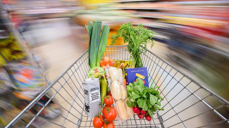 Vor allem bei den Lebensmittelpreisen wird die hohe Inflationsrate unmittelbar für die Verbraucher spürbar.