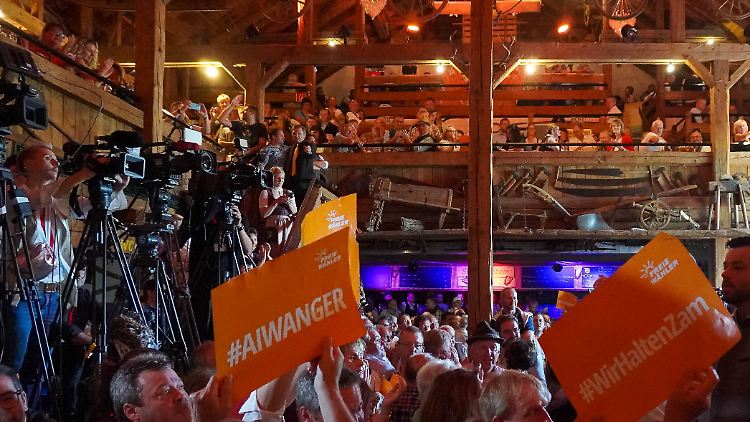 "Wir halten zam", das war für Aiwangers Freie Wähler die Hauptsache.