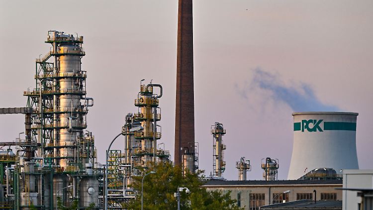 37 Prozent der Anteile an Schwedt liegen bei Shell, gut acht Prozent bei der italienischen Eni. 
