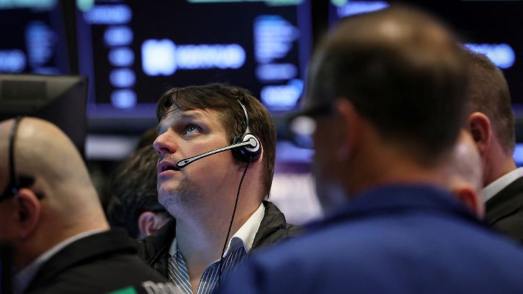 Der Börsenwert der Apple-Aktien sank um mehr als 200 Milliarden Dollar.