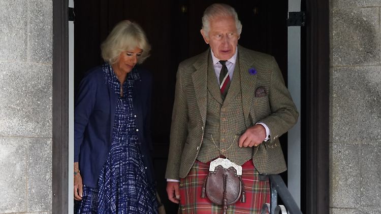Sie besuchten einen Gedenkgottesdienst für die Queen: König Charles III. und Königin Camilla.