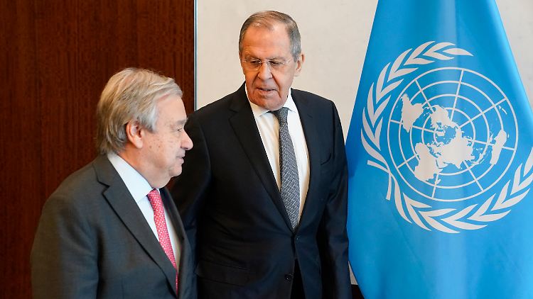 UN-Generalsekretär António Guterres (l.) soll dem russischen Außenminister Sergej Lawrow Vorschläge unterbreitet haben.