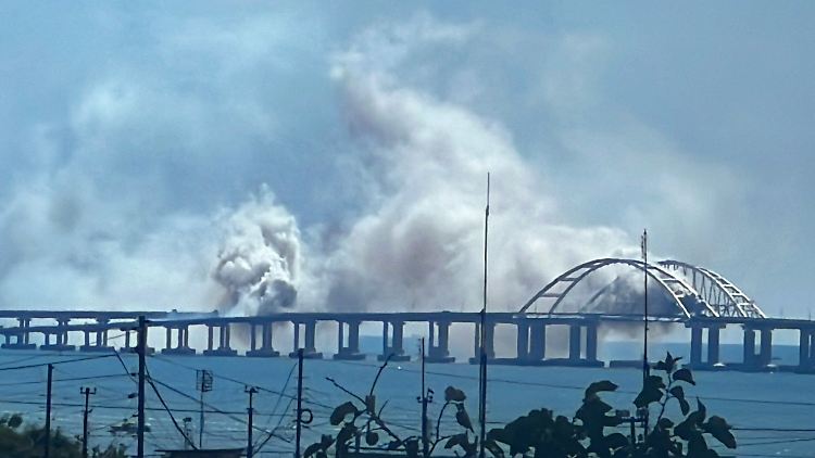 Auch die symbolisch wie logistisch wichtige Krim-Brücke wurde zuletzt immer wieder von der Ukraine angergriffen.