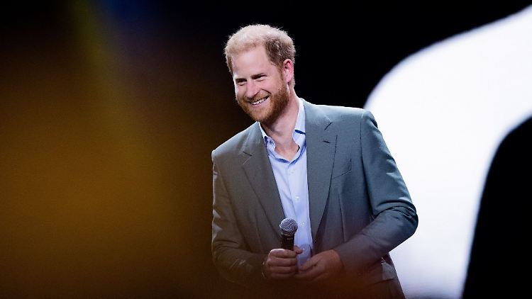 Prinz Harry soll im Mai nach London reisen wollen.