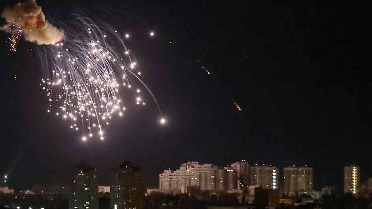 Die ukrainische Flugabwehr war in der Nacht wegen erneuter Drohnenangriffe durch Russland aktiv. 