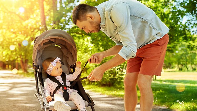 Fest in alten Rollen: Väter übernehmen immer noch selten die Kinderbetreuung. 
