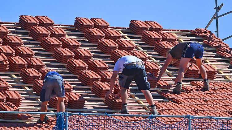 Für Handwerker gibt es auf deutschen Baustellen viel zu tun, aber wie lange noch.