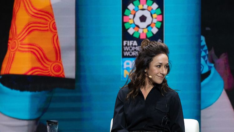 Nadine Keßler bleibt bei der UEFA.