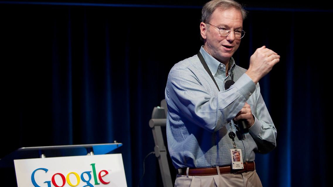 2011-01-23T192756Z_01_SFO55_RTRMDNP_3_GOOGLE-SCHMIDT.JPG2562105576591975443.jpg