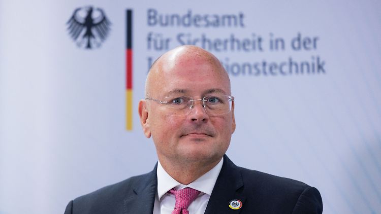 Eine Satiresendung von Jan Böhmermann führte zu Arne Schönbohms Abberufung durch Bundesinnenministerin Faeser. 