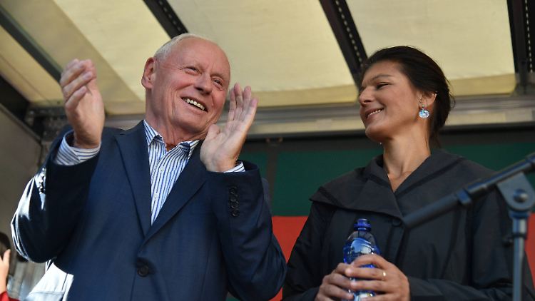Da warb er noch für die Linke: Lafontaine tritt mit seiner Ehefrau Wagenknecht bei einer Wahlkampfveranstaltung im Jahr 2017 auf.