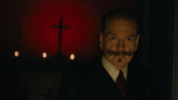 Kenneth Branagh zwirbelt zum dritten Mal als Hercule Poirot den Bart.