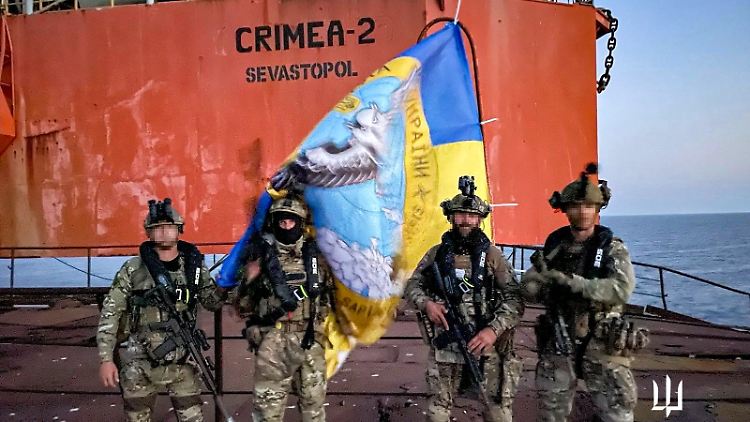 Ukrainische Kommandosoldaten auf einer der Bohrplattformen.
