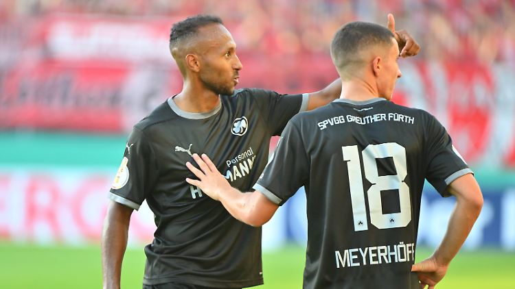 Der jüngste prominente Rassismus-Vorfall: Beim Pokalspiel gegen den Halleschen FC wird Fürths Julian Green angefeindet.