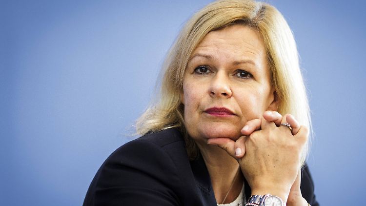 Nancy Faesers Umgang mit den Vorwürfen rund um die Causa Schönbohm wirft viele Fragen auf. 