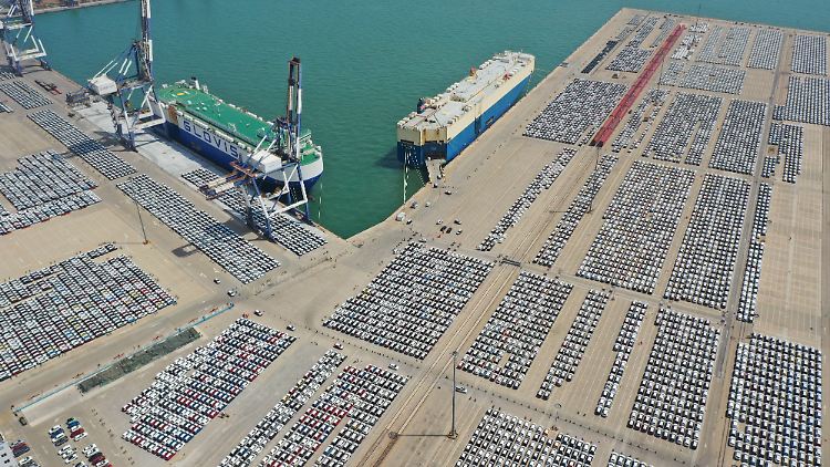 Aus chinesischen Häfen sind bis Ende Juli in diesem Jahr rund 2,8 Millionen Fahrzeuge exportiert worden.