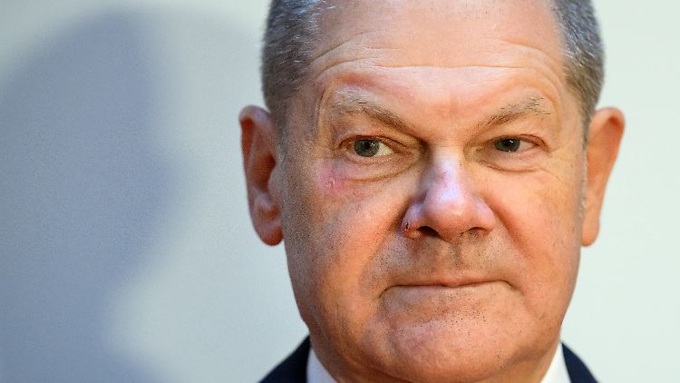 Die Spuren seines Jogging-Unfalls sind bei Olaf Scholz kaum noch zu sehen. 