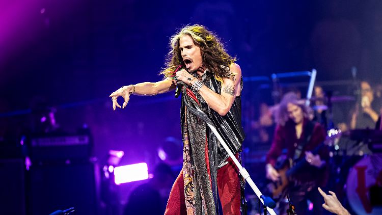 Muss sich wegen einer Stimmbandverletzung schonen: Steven Tyler.