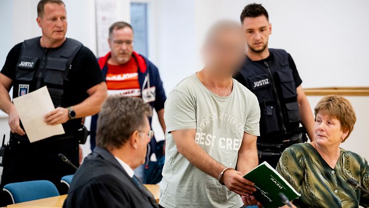 Das Gericht stellte eine besonders schwere Schuld fest, womit eine vorzeitige Entlassung aus dem Gefängnis nach 15 Jahren nahezu ausgeschlossen ist.