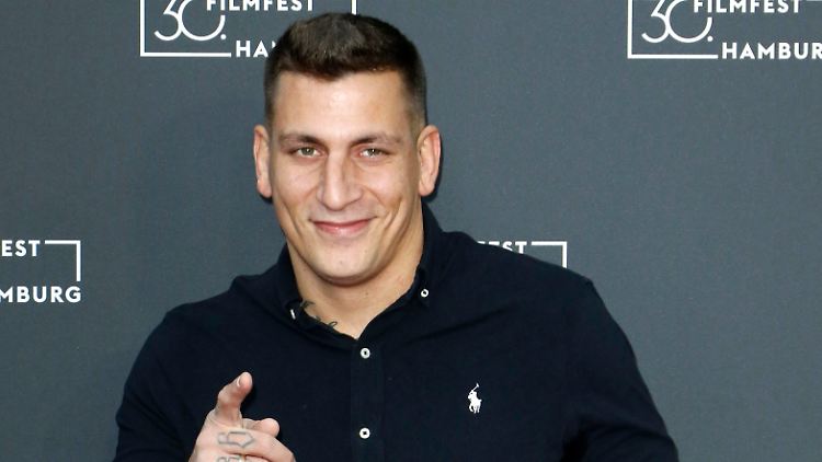 Ist auf Bewährung draußen - drei Jahre lang darf er sich nun nichts mehr zu Schulden kommen lassen: Rapper Gzuz.