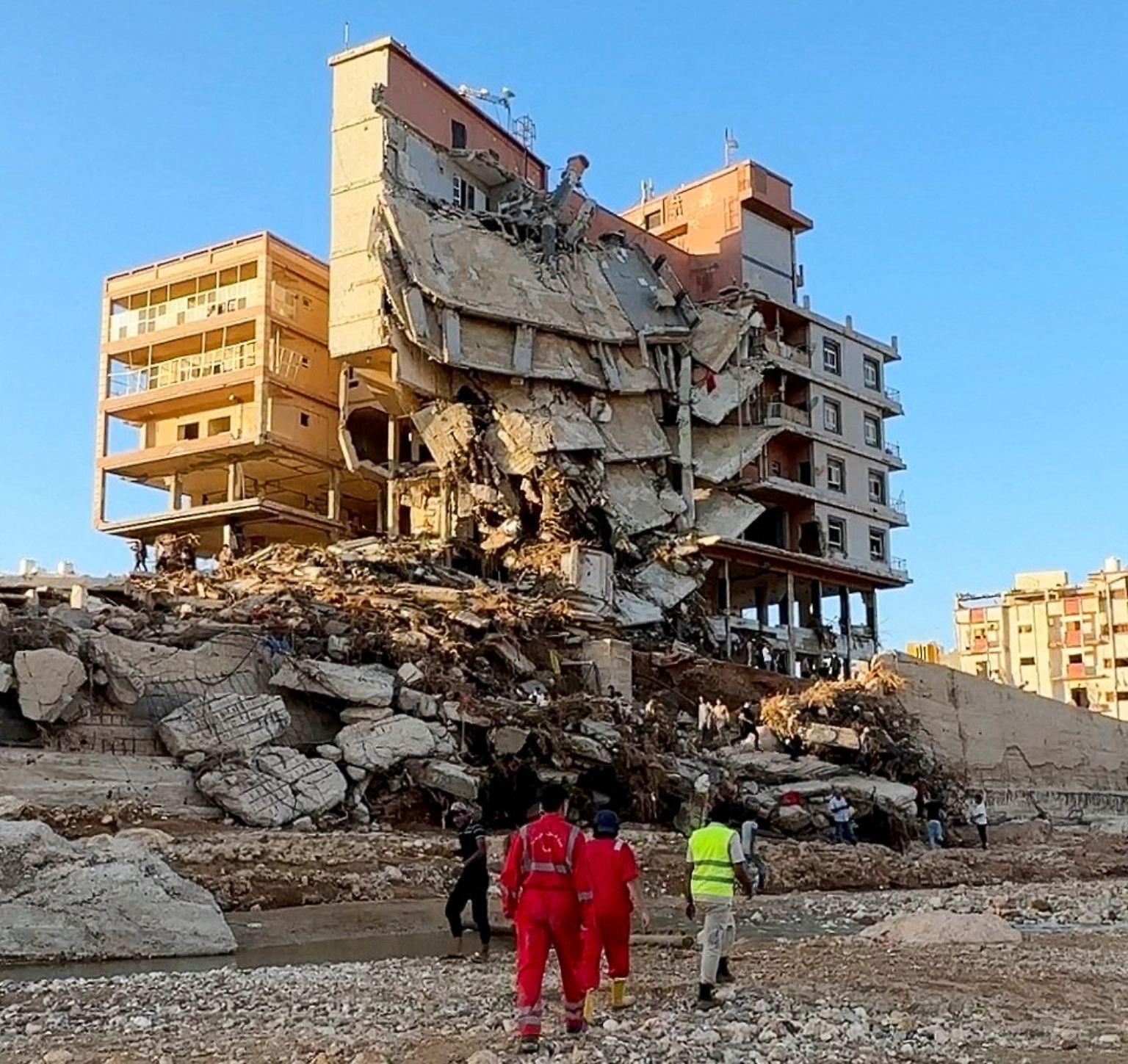 Langsam läuft das Wasser aus der libyschen Stadt Darna ab.