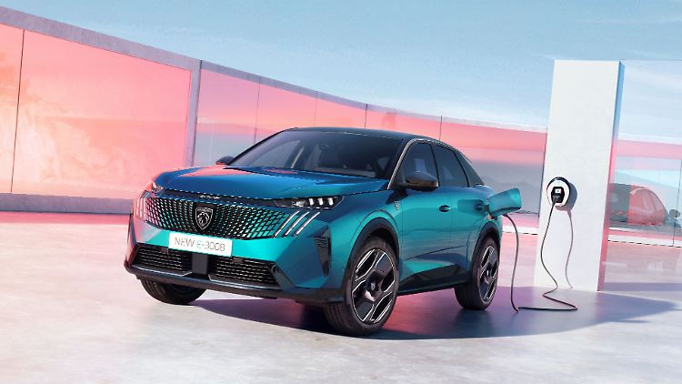 Peugeot 3008 an der Stromtankstelle heißt: Mindestens eine halbe Stunde warten, bis der Akku wieder 80 Prozent Ladestand führt. Denn: Der Hersteller nennt seinen 30-Minuten-Wert immer von 20 Prozent Restfüllstand ausgehend. Fährt man die Batterie auf 0 herunter, dauert es länger.