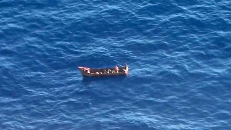 Die Zahl der Migranten, die über das Mittelmeer nach Italien kommen, nimmt zu. Immer wieder kommt es bei Überfahrten - wie hier im August - zu Unglücken.