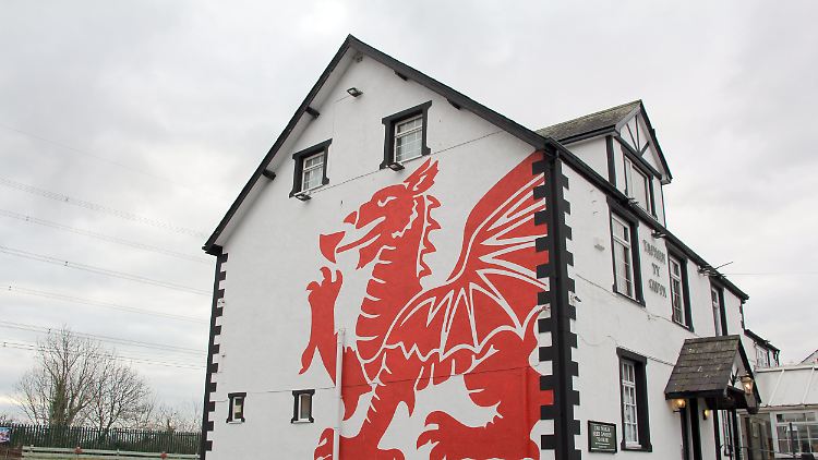 In Llanfairpwllgwyngyllgogerychwyrndrobwllllantysiliogogogoch schauen sie jetzt spanischen Fußball.
