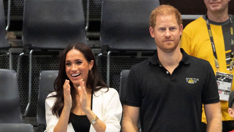 Seite an Seite in Düsseldorf: Meghan und Harry.