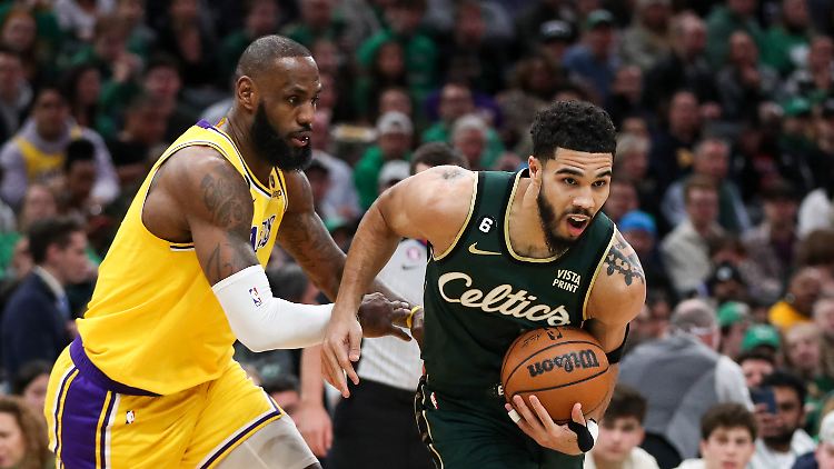Wenn sie auf dem Court stehen, sind spektakuläre Spielzeuge garantiert: LeBron James (links) und Jayson Tatum.