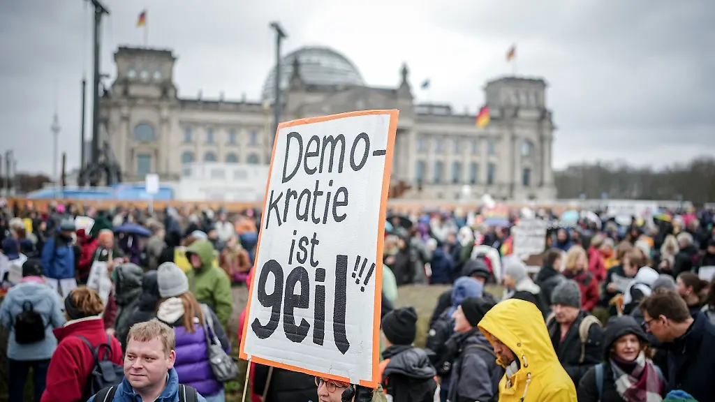 Demonstrationen-gegen-rechts