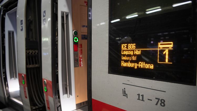 Sowohl im Fernverkehr als auch der Nahverkehr fielen Züge aus oder verspäteten sich. 