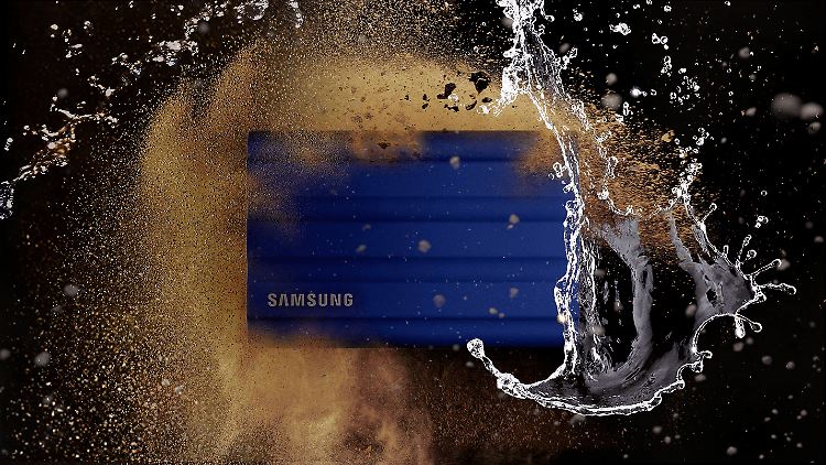 Die T7 Shield SSD-Festplatte von Samsung übersteht laut Hersteller selbst Stürze. Aktuell fällt auch der Preis.