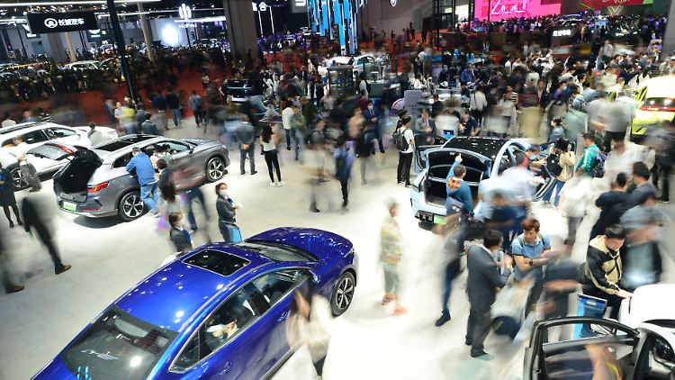 Junge Startup-Hersteller wie BYD, Nio oder Li Auto, deren Namen im Westen noch wenig Widerhall haben, drängen ihre ausländische Konkurrenz rasant ins Abseits.