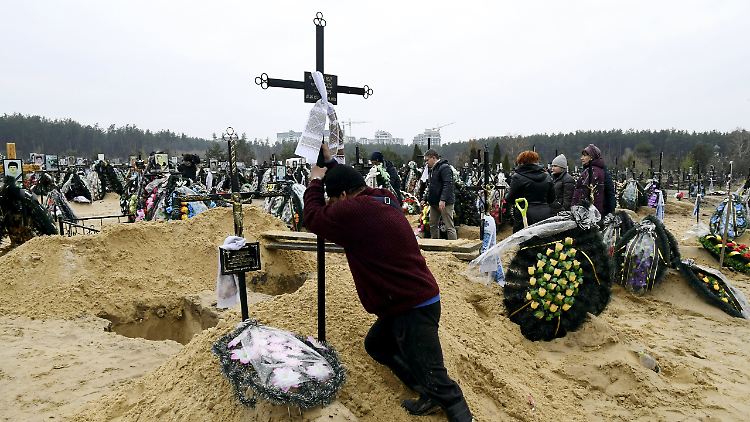 Friedhof für die Toten von Butscha. In dem Vorort von Kiew wurden mehr als 400 Leichen gefunden, die Anzeichen von Folter aufwiesen.