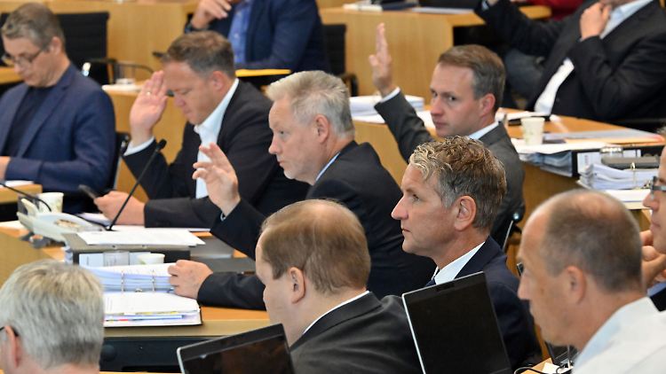 Im Thüringer Landtag stimmten CDU, AfD und FDP gemeinsam für Steuersenkungen. Es ist der erste Schritt dieser Art im Freistaat.
