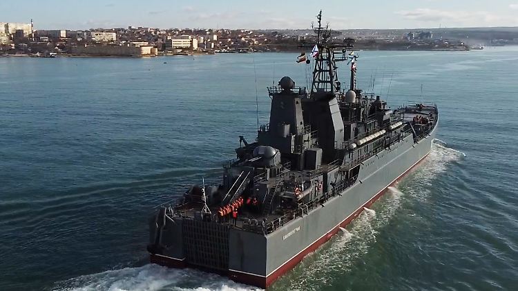 Nach Einschätzung des britischen Geheimdienstes wird die "Minsk" nicht mehr so schnell wieder das Schwarze Meer befahren können.