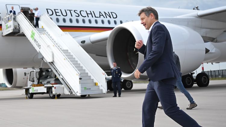 Die Ampel-Regierung war auf ihren Auslandsreisen bisher zu weit mehr als zwei Dritteln mit der Flugbereitschaft unterwegs.