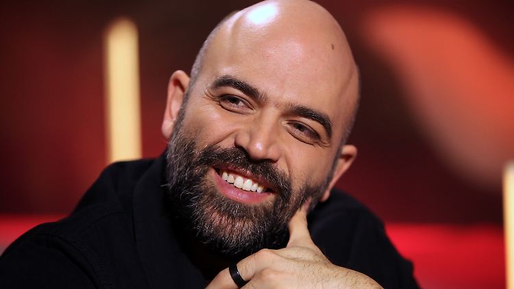 Seit 17 Jahren lebt Roberto Saviano unter Personenschutz.