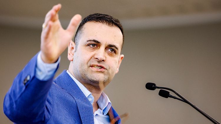 "Deutschland sollte derzeit keine Migranten aus Italien aufnehmen", sagte FDP-Generalsekretär Bijan Djir-Sarai der Zeitung "Rheinische Post" laut Vorabbericht.