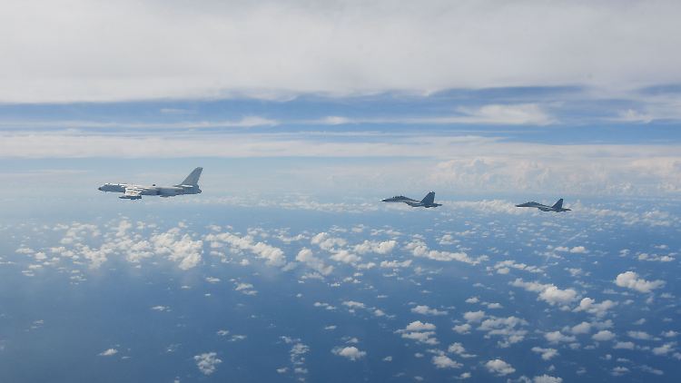 Pekings Kampfflugzeuge während gemeinsamer Kampfübungen um die Insel Taiwan im August 2022.
