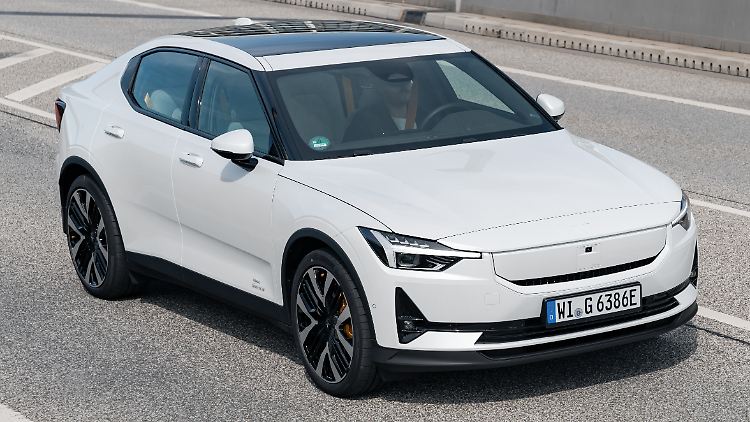 Der Polestar 2 fährt überarbeitet ins neue Modelljahr.