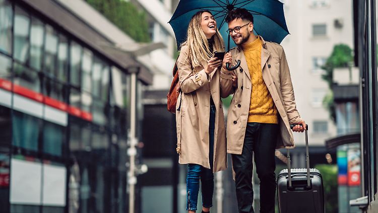 Ist ein Urlaub in den Herbstferien geplant? Diese Utensilien erleichtern die Reise.