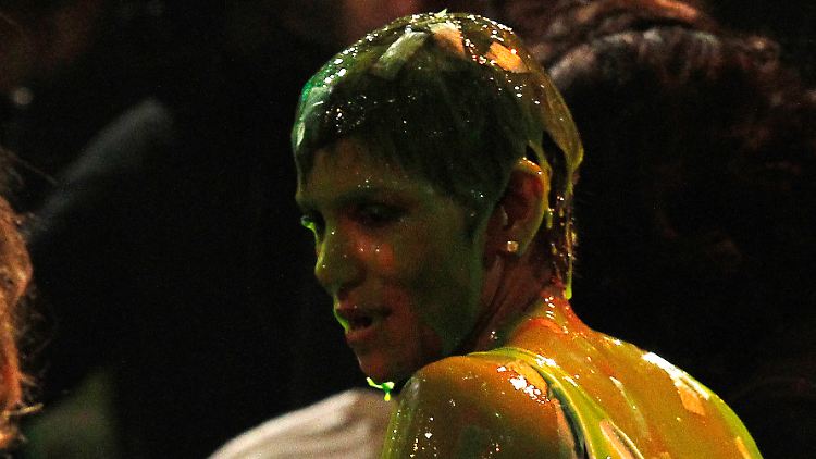 Möglicherweise erinnert sie sich nicht so gern an diesen Moment: Halle Berry bei den Nikelodeon Kids Choice Awards 2012.